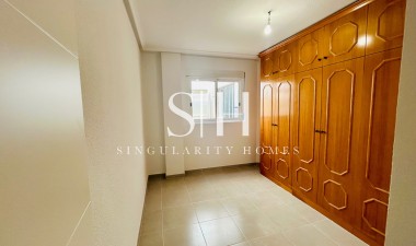 Resale - Apartment / flat - Daya Nueva