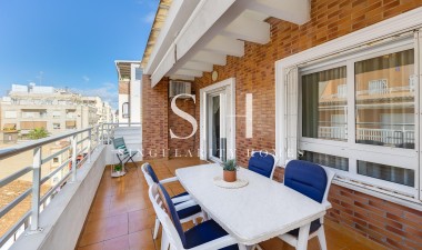 Resale - Apartment / flat - Torrevieja - Paseo Maritimo