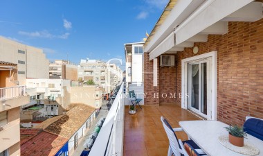 Resale - Apartment / flat - Torrevieja - Paseo Maritimo