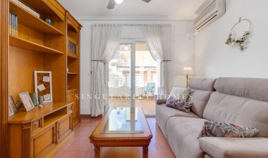 Resale - Apartment / flat - Torrevieja - Paseo Maritimo