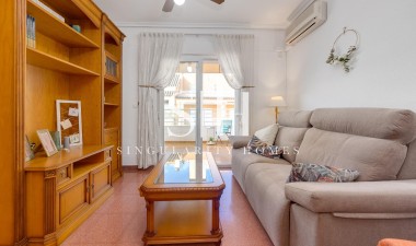 Resale - Apartment / flat - Torrevieja - Paseo Maritimo