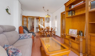 Resale - Apartment / flat - Torrevieja - Paseo Maritimo