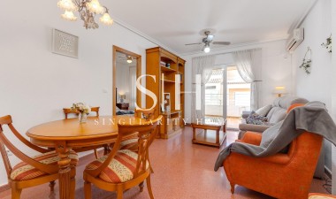 Resale - Apartment / flat - Torrevieja - Paseo Maritimo