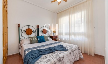 Resale - Apartment / flat - Torrevieja - Paseo Maritimo