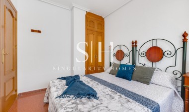 Resale - Apartment / flat - Torrevieja - Paseo Maritimo
