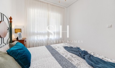 Resale - Apartment / flat - Torrevieja - Paseo Maritimo