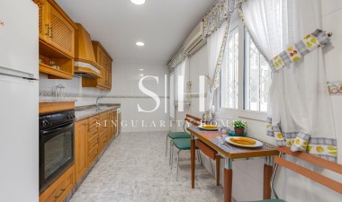 Resale - Apartment / flat - Torrevieja - Paseo Maritimo