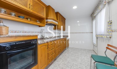 Resale - Apartment / flat - Torrevieja - Paseo Maritimo
