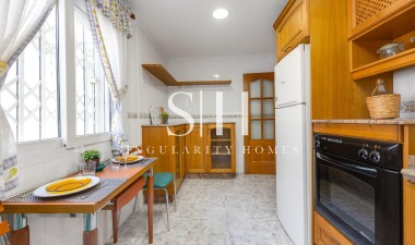 Resale - Apartment / flat - Torrevieja - Paseo Maritimo