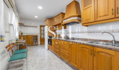 Resale - Apartment / flat - Torrevieja - Paseo Maritimo