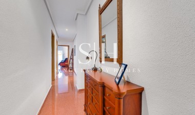 Resale - Apartment / flat - Torrevieja - Paseo Maritimo