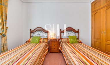 Resale - Apartment / flat - Torrevieja - Paseo Maritimo