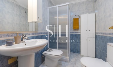 Resale - Apartment / flat - Torrevieja - Paseo Maritimo