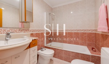 Resale - Apartment / flat - Torrevieja - Paseo Maritimo