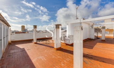 Resale - Apartment / flat - Torrevieja - Paseo Maritimo