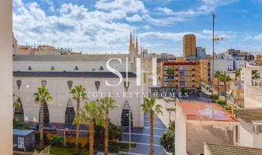 Resale - Apartment / flat - Torrevieja - Paseo Maritimo