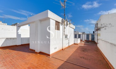 Resale - Apartment / flat - Torrevieja - Paseo Maritimo