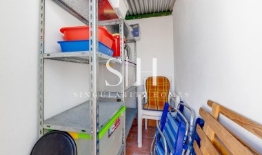 Resale - Apartment / flat - Torrevieja - Paseo Maritimo