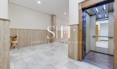 Resale - Apartment / flat - Torrevieja - Paseo Maritimo