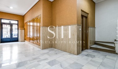 Resale - Apartment / flat - Torrevieja - Paseo Maritimo