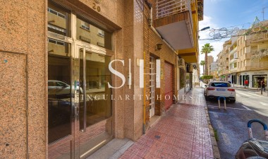 Resale - Apartment / flat - Torrevieja - Paseo Maritimo