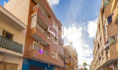 Resale - Apartment / flat - Torrevieja - Paseo Maritimo