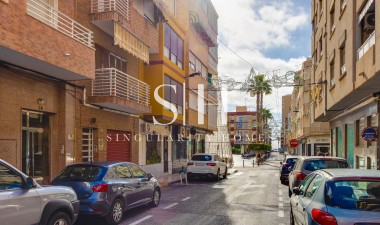 Resale - Apartment / flat - Torrevieja - Paseo Maritimo