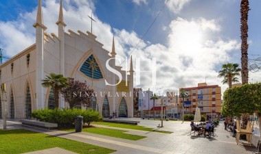 Resale - Apartment / flat - Torrevieja - Paseo Maritimo