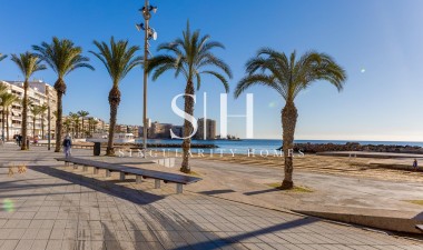 Resale - Apartment / flat - Torrevieja - Paseo Maritimo