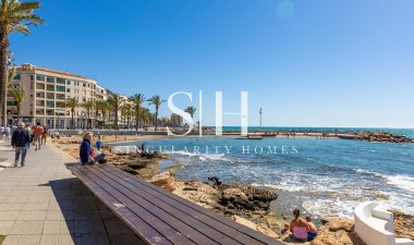 Resale - Apartment / flat - Torrevieja - Paseo Maritimo