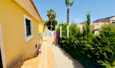 Resale - Villa - Orihuela Costa - PAU 26