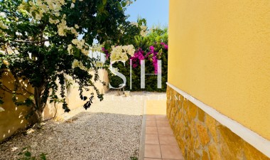 Resale - Villa - Orihuela Costa - PAU 26