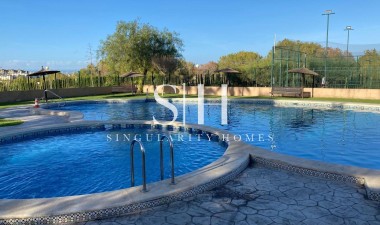 Återförsäljning - Villa - Torrevieja - Los balcones