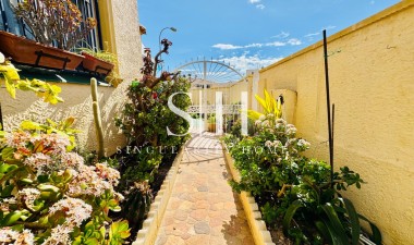 Resale - Villa - Orihuela Costa - Playa Flamenca