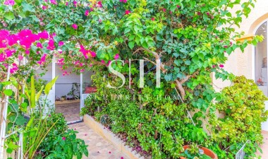 Resale - Villa - Orihuela Costa - Playa Flamenca