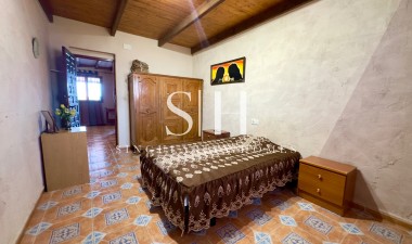 Resale - Villa - Dolores