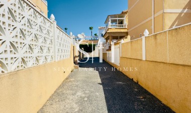 Resale - Villa - Orihuela Costa - Campoamor