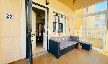 Resale - Villa - Orihuela Costa - Campoamor