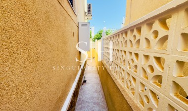 Resale - Villa - Orihuela Costa - Campoamor