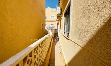 Resale - Villa - Orihuela Costa - Campoamor