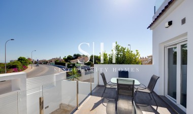 Resale - Villa - Torrevieja - aguas nuevas