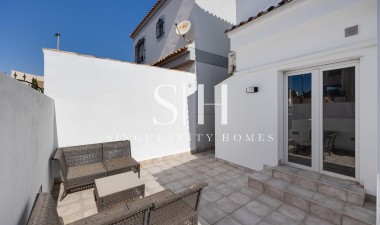 Resale - Villa - Torrevieja - aguas nuevas