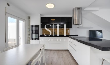 Resale - Villa - Torrevieja - aguas nuevas