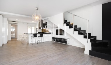 Resale - Villa - Torrevieja - aguas nuevas