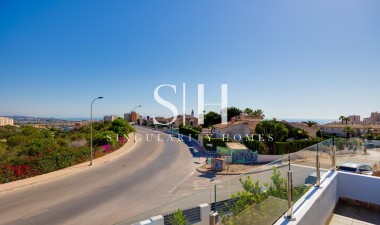 Resale - Villa - Torrevieja - aguas nuevas