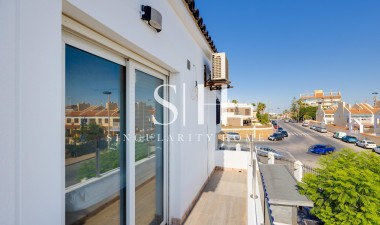 Resale - Villa - Torrevieja - aguas nuevas