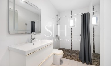 Resale - Villa - Torrevieja - aguas nuevas