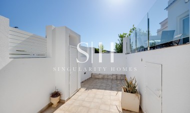 Resale - Villa - Torrevieja - aguas nuevas