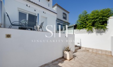 Resale - Villa - Torrevieja - aguas nuevas