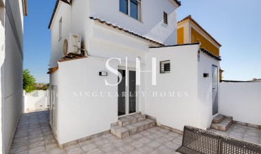 Resale - Villa - Torrevieja - aguas nuevas